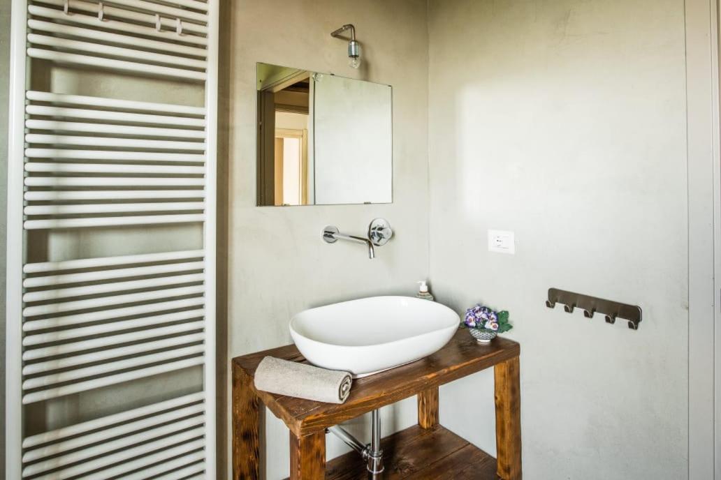 La Casa Di Roby-1 Appartamento La Morra Con Piscina Luaran gambar