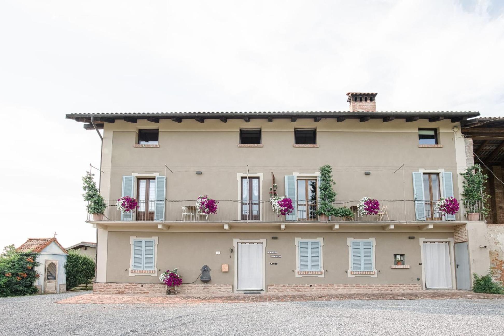 La Casa Di Roby-1 Appartamento La Morra Con Piscina Luaran gambar