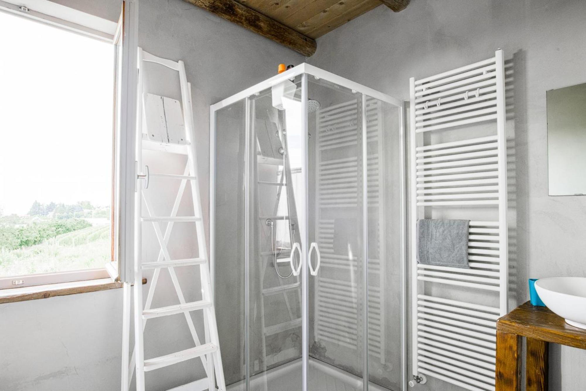 La Casa Di Roby-1 Appartamento La Morra Con Piscina Luaran gambar