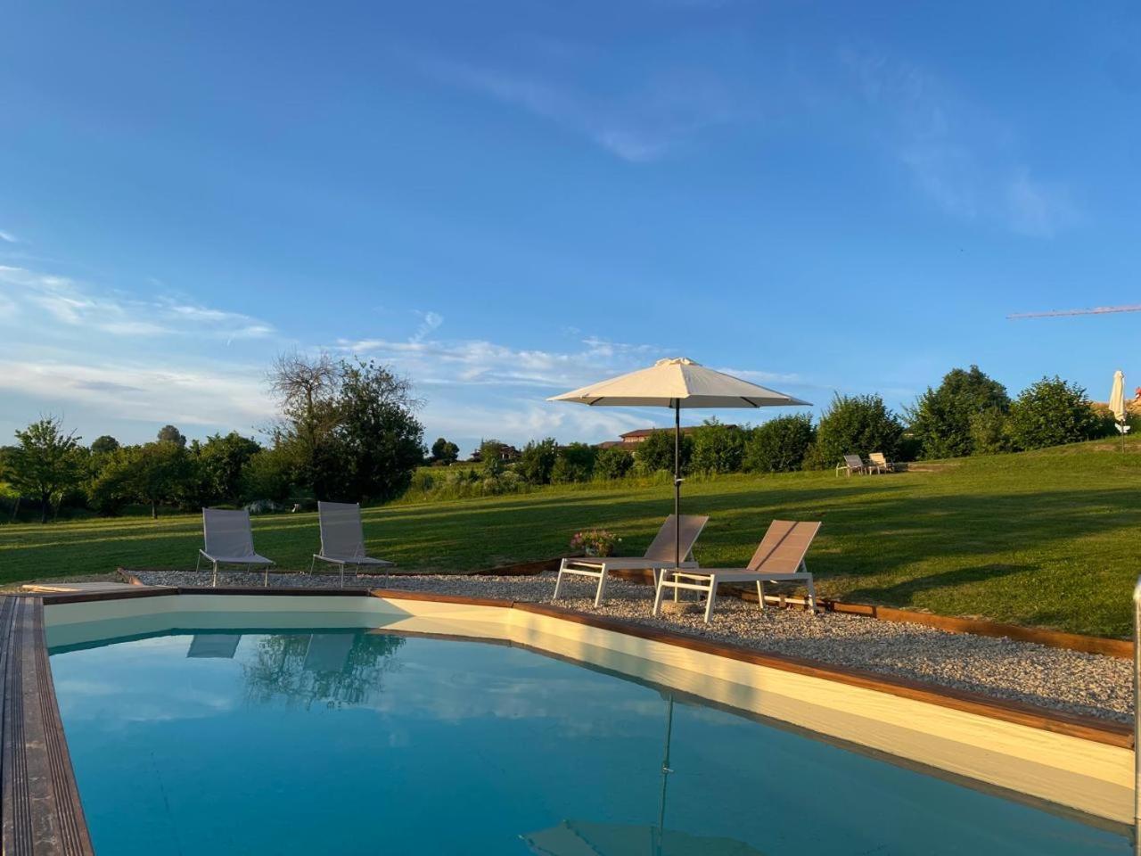 La Casa Di Roby-1 Appartamento La Morra Con Piscina Luaran gambar